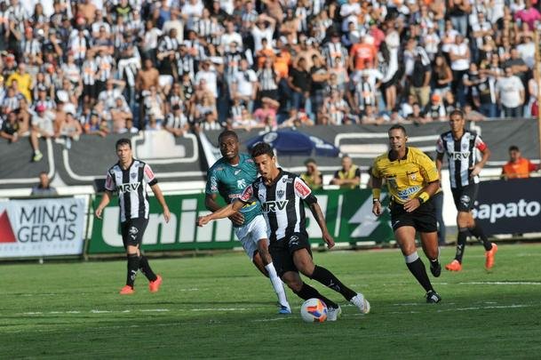 Imagens do primeiro tempo da deciso do Mineiro, entre Caldense e Atltico