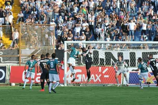 Fotos do primeiro tempo da final do Mineiro, entre Caldense e Atltico