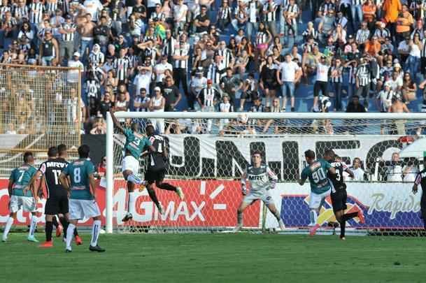 Fotos do primeiro tempo da final do Mineiro, entre Caldense e Atltico