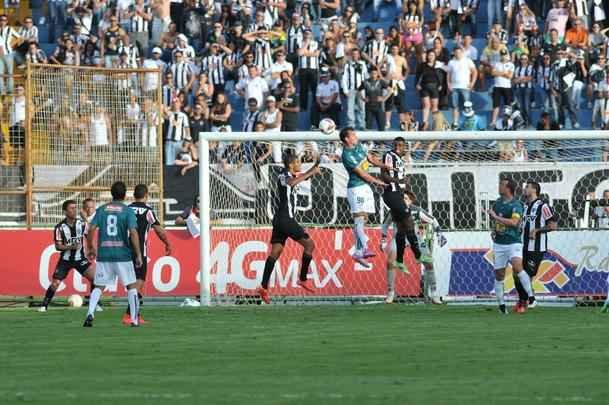Fotos do primeiro tempo da final do Mineiro, entre Caldense e Atltico