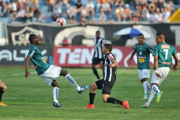 Fotos do primeiro tempo da final do Mineiro, entre Caldense e Atltico