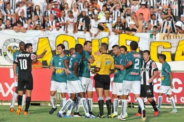 Zagueiro Paulo, da Caldense, recebeu amarelo e torcida da Veterana ficou nervosa