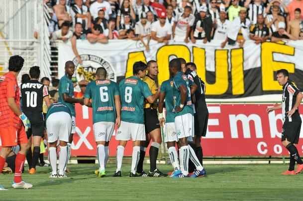 Zagueiro Paulo, da Caldense, recebeu amarelo e torcida da Veterana ficou nervosa