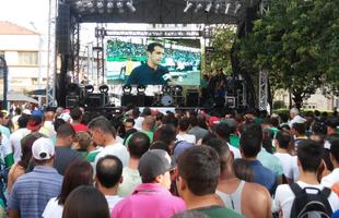 Centenas de torcedores da Caldense que no foram a Varginha acompanharam a final do Campeonato Mineiro, contra o Atltico, na Praa Pedro Sanches, em Poos de Caldas