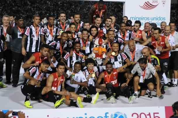 Festa atleticana no Estdio Dilzon Melo, em Varginha