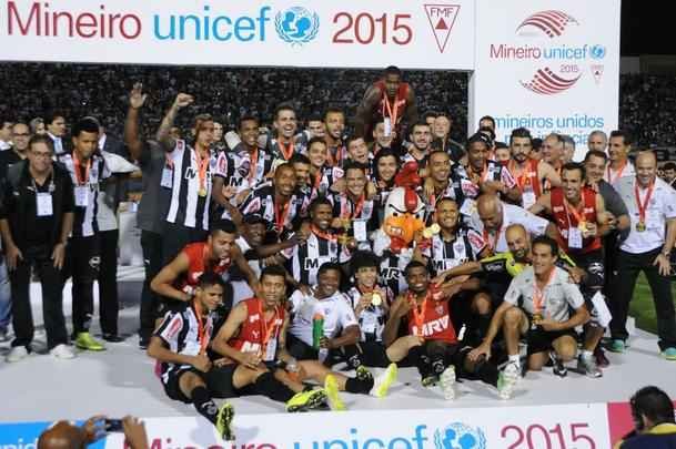 Festa atleticana no Estdio Dilzon Melo, em Varginha