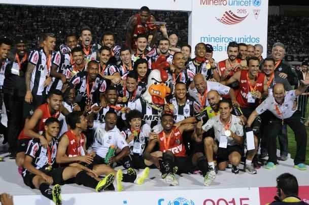 Festa atleticana no Estdio Dilzon Melo, em Varginha