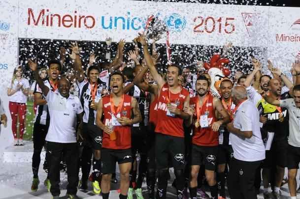 Festa atleticana no Estdio Dilzon Melo, em Varginha