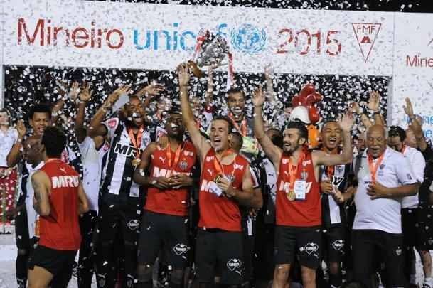 Festa atleticana no Estdio Dilzon Melo, em Varginha