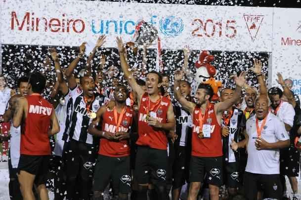 Festa atleticana no Estdio Dilzon Melo, em Varginha