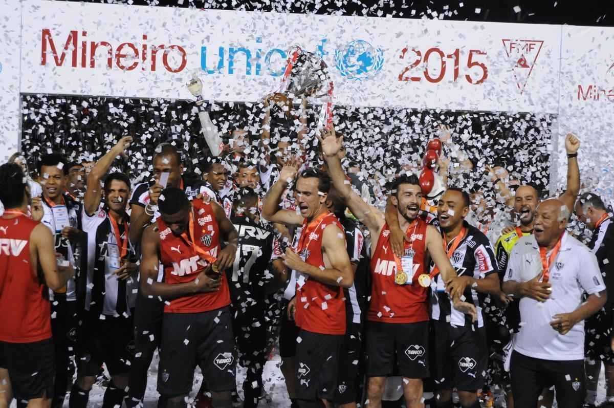 Festa atleticana no Estdio Dilzon Melo, em Varginha