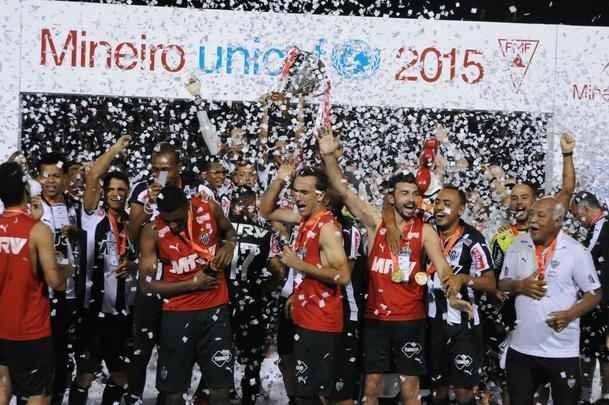 Festa atleticana no Estdio Dilzon Melo, em Varginha