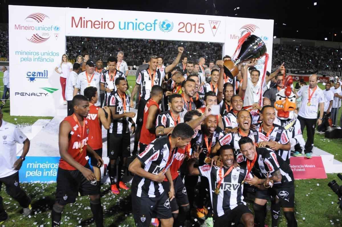 Festa atleticana no Estdio Dilzon Melo, em Varginha