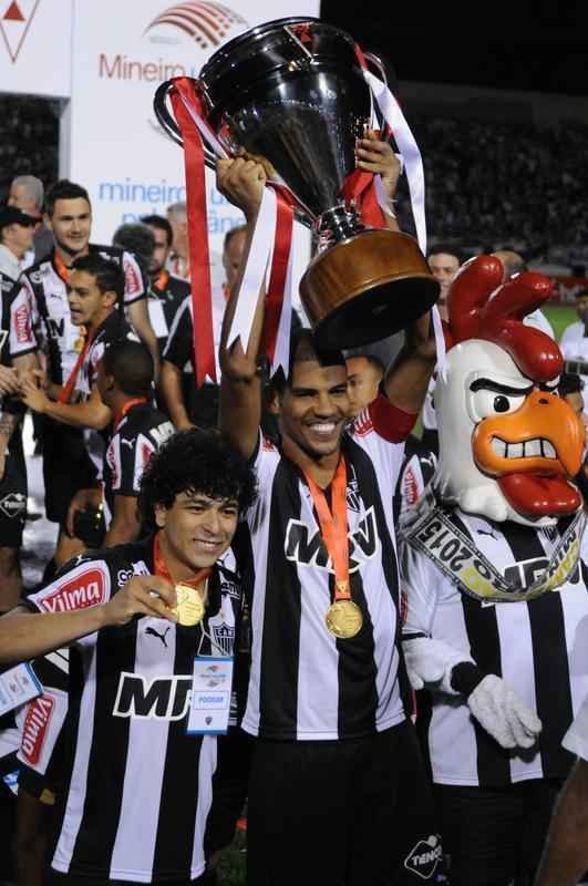 Festa atleticana no Estdio Dilzon Melo, em Varginha