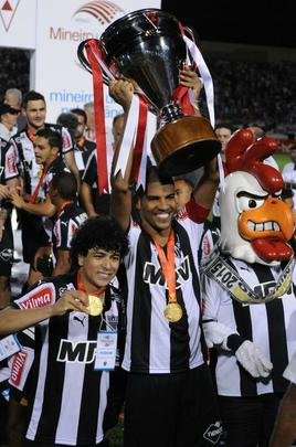 Festa atleticana no Estdio Dilzon Melo, em Varginha