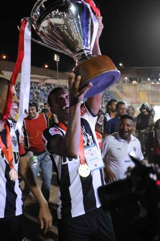 Festa atleticana no Estdio Dilzon Melo, em Varginha