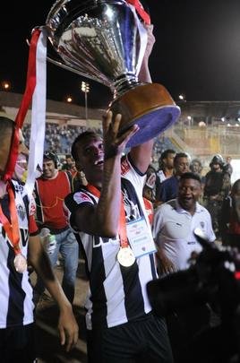 Festa atleticana no Estdio Dilzon Melo, em Varginha