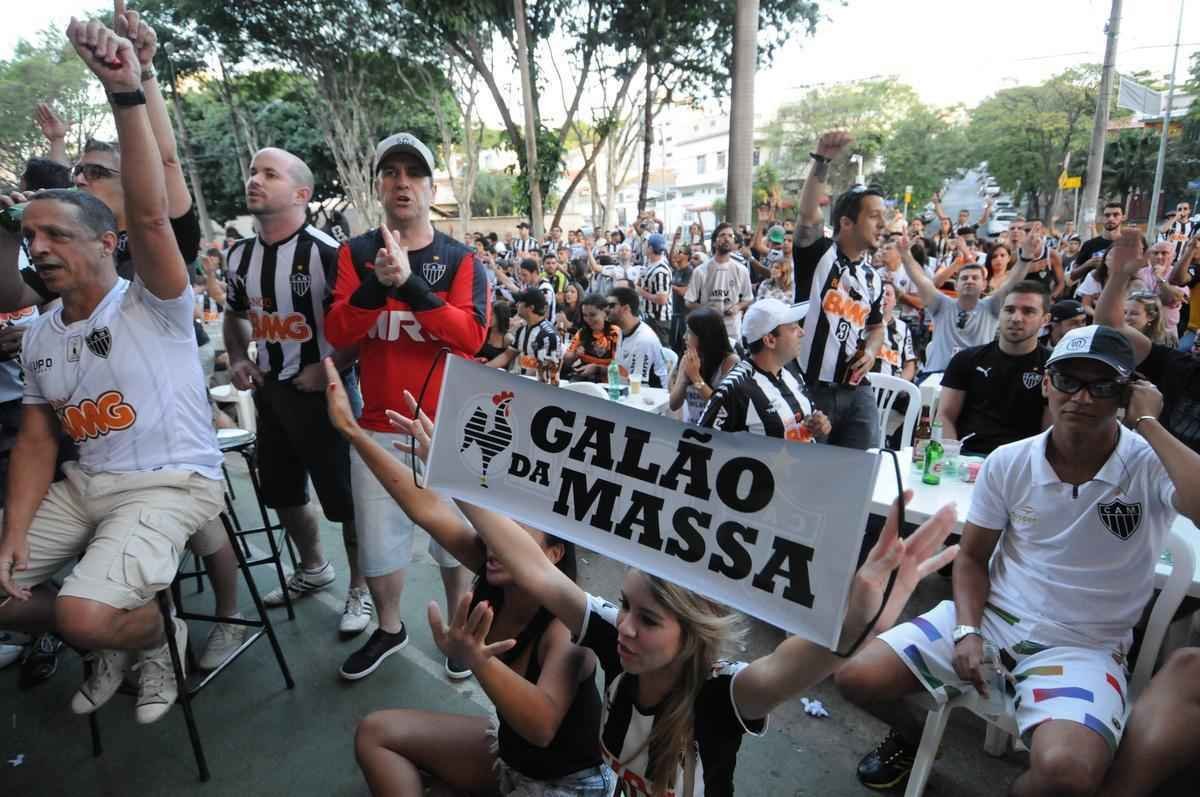Torcedores do Atltico acompanharam jogo e festejaram ttulo no bar Arena do Espeto, no bairro Horto