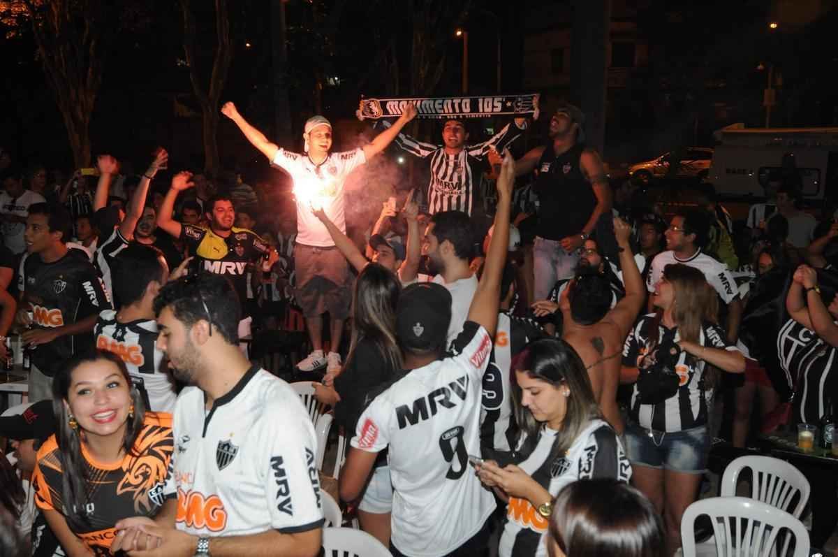 Torcedores do Atltico acompanharam jogo e festejaram ttulo no bar Arena do Espeto, no bairro Horto