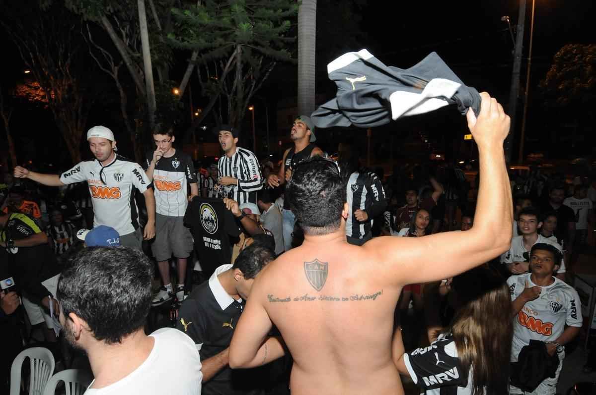 Torcedores do Atltico acompanharam jogo e festejaram ttulo no bar Arena do Espeto, no bairro Horto
