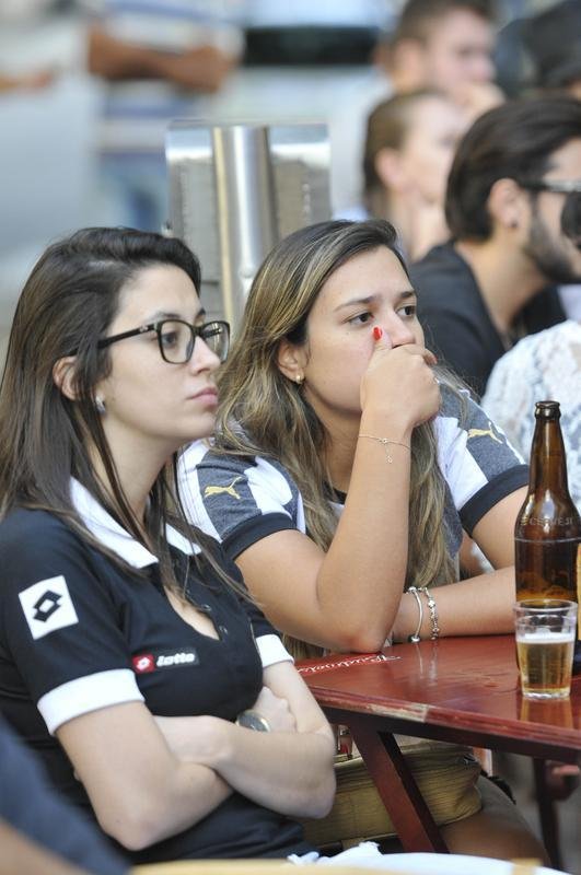 Torcedores tambm vibraram e festejaram a conquista na Savassi