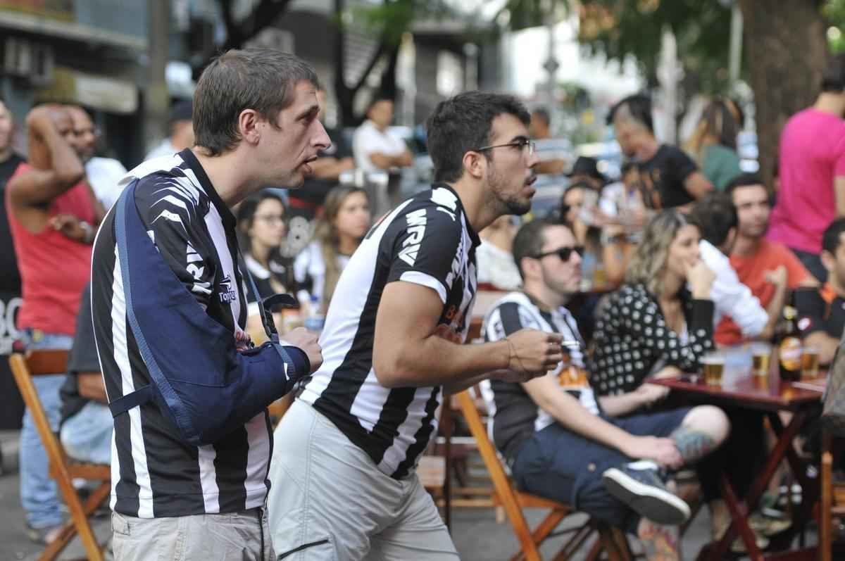 Torcedores tambm vibraram e festejaram a conquista na Savassi