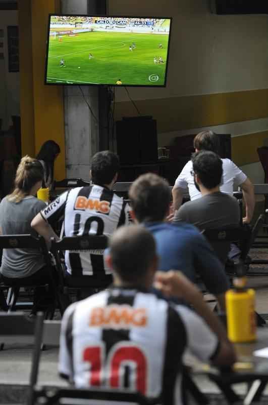 Torcedores tambm vibraram e festejaram a conquista na Savassi