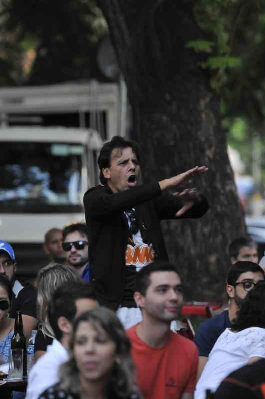 Torcedores tambm vibraram e festejaram a conquista na Savassi