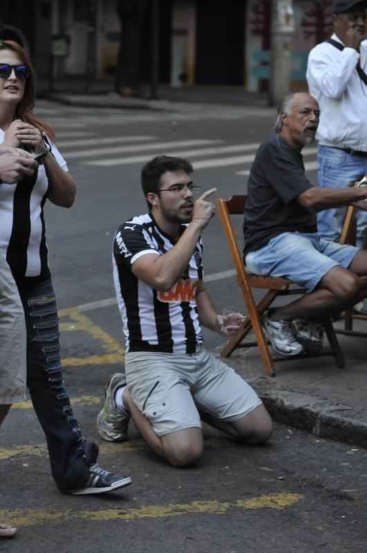 Torcedores tambm vibraram e festejaram a conquista na Savassi