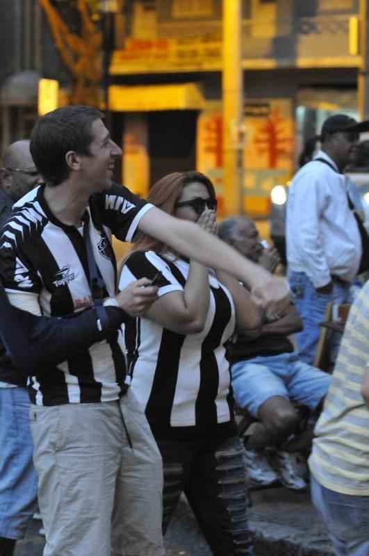 Torcedores tambm vibraram e festejaram a conquista na Savassi