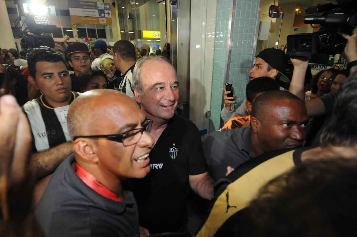 Tcnico Levir Culpi demonstrou muita emoo com o ttulo mineiro e a festa da torcida.