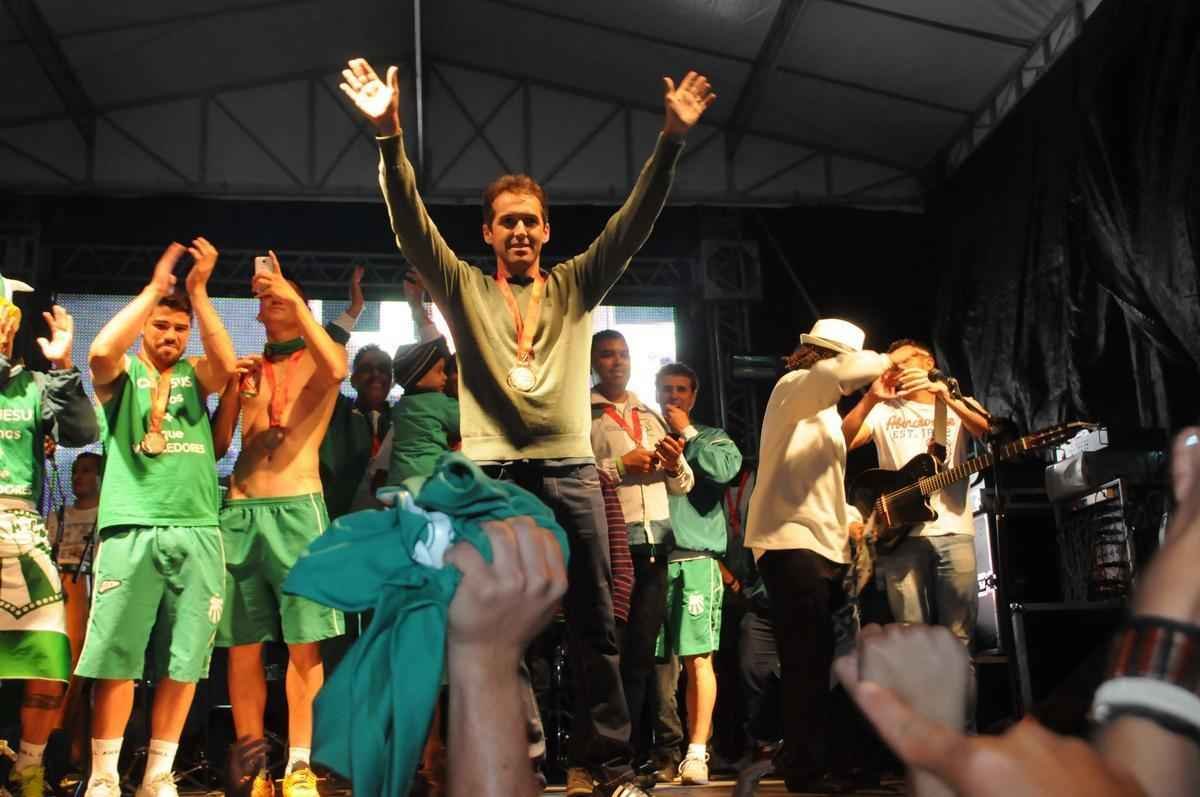 Tcnico Leo Cond tem propostas para deixar o clube e torcida pediu que ele siga na Veterana