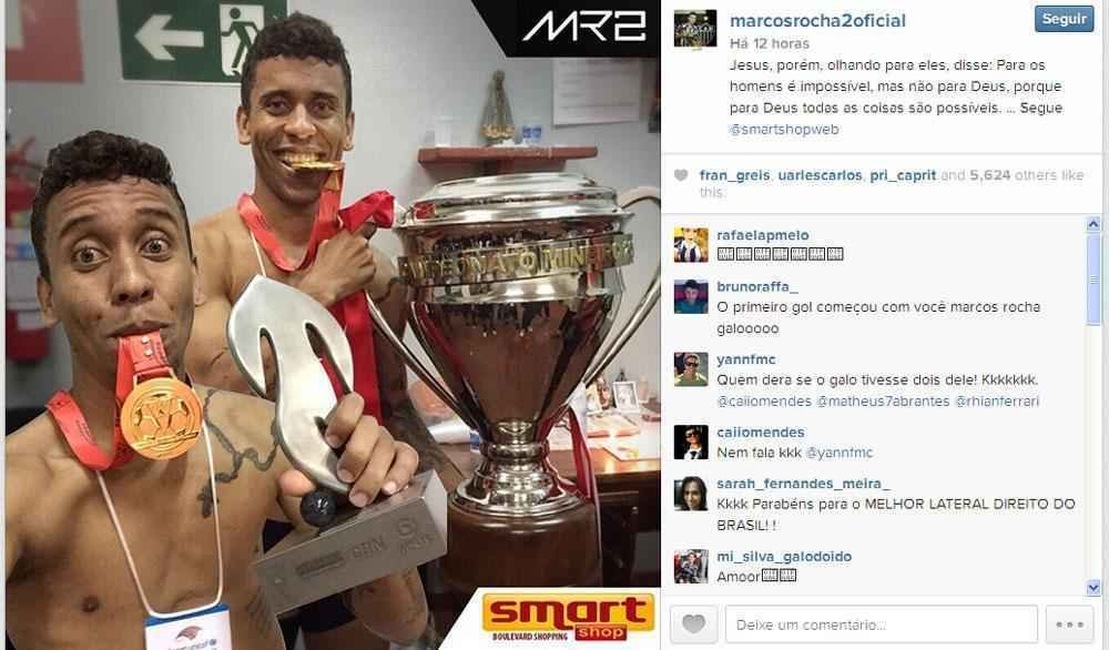 Marcos Rocha postou montagem ao lado de seu 'clone' comemorando o ttulo