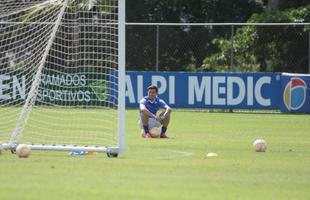 Marcelo Oliveira orienta atividade na Toca da Raposa II com retorno de Leandro Damio, recuperado de leso na coxa esquerda 