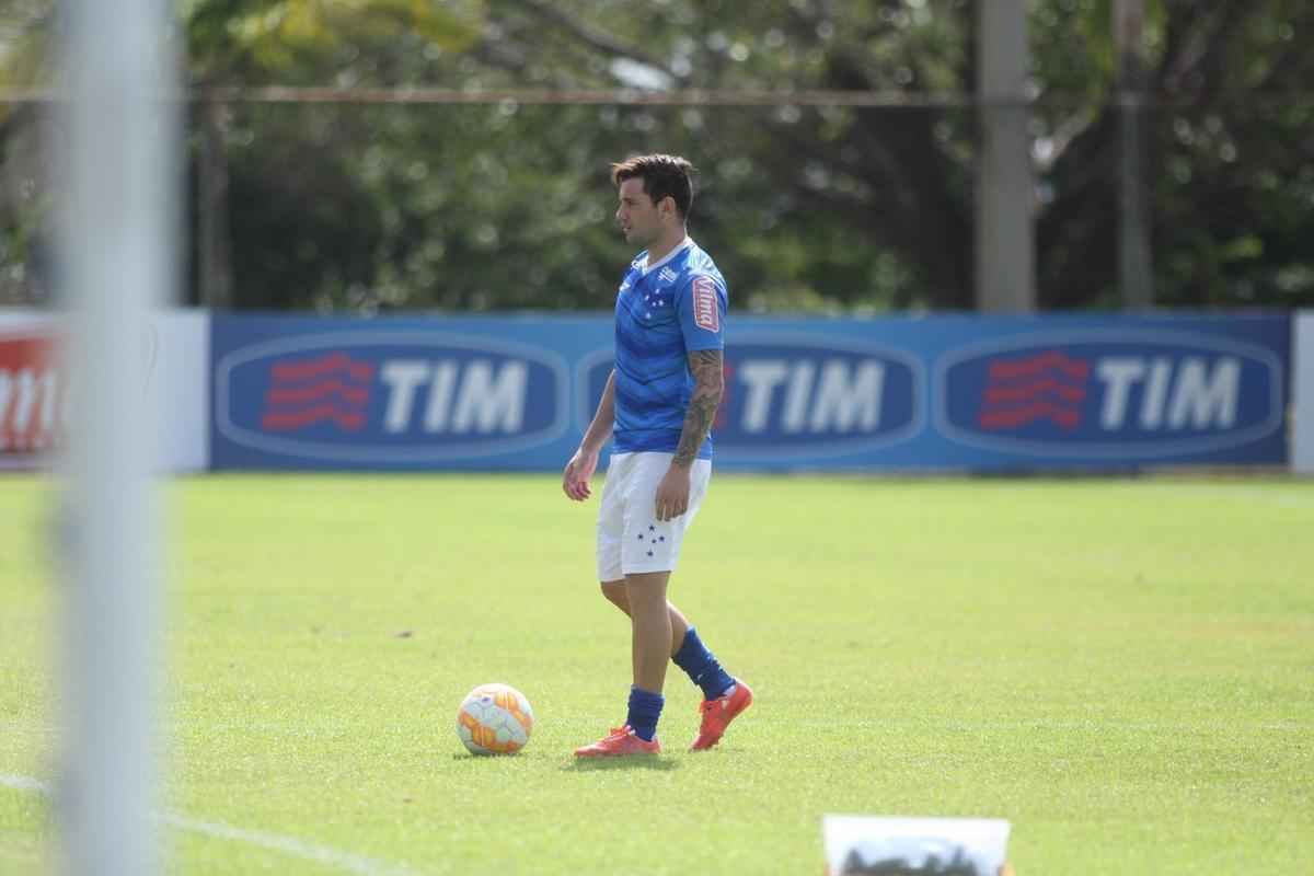 Marcelo Oliveira orienta atividade na Toca da Raposa II com retorno de Leandro Damio, recuperado de leso na coxa esquerda 