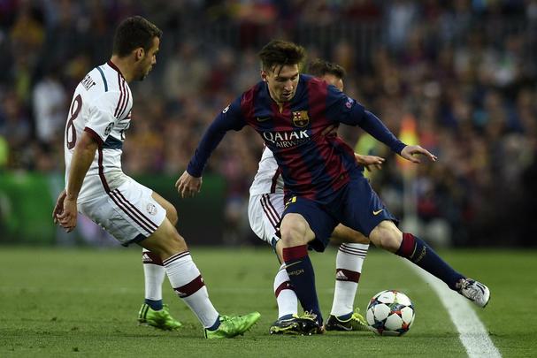 Imagens do primeiro tempo do duelo entre Barcelona e Bayern de Munique, no Camp Nou