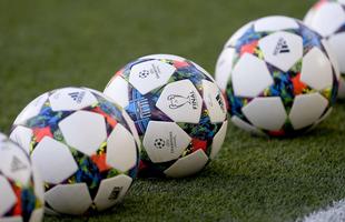 Bolas preparadas pela organizao para o duelo entre Barcelona e Bayern de Munique