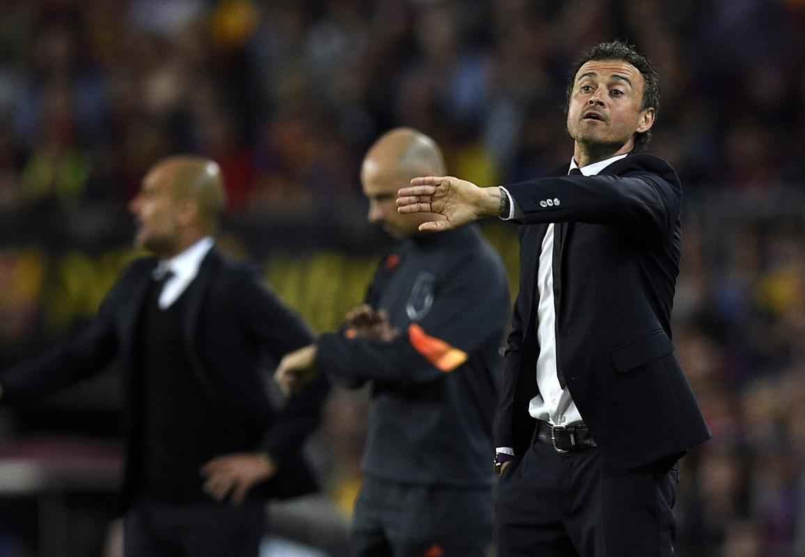 Reaes dos tcnicos a lances da partida entre Barcelona e Bayern de Munique