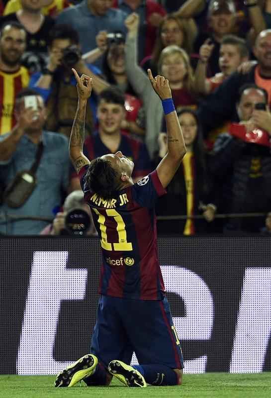 Atacante do Barcelona tocou rasteiro, no canto esquerdo de Neuer, do Bayern de Munique