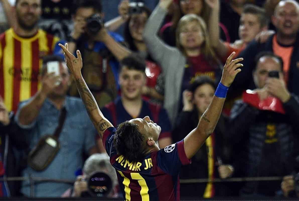 Atacante do Barcelona tocou rasteiro, no canto esquerdo de Neuer, do Bayern de Munique
