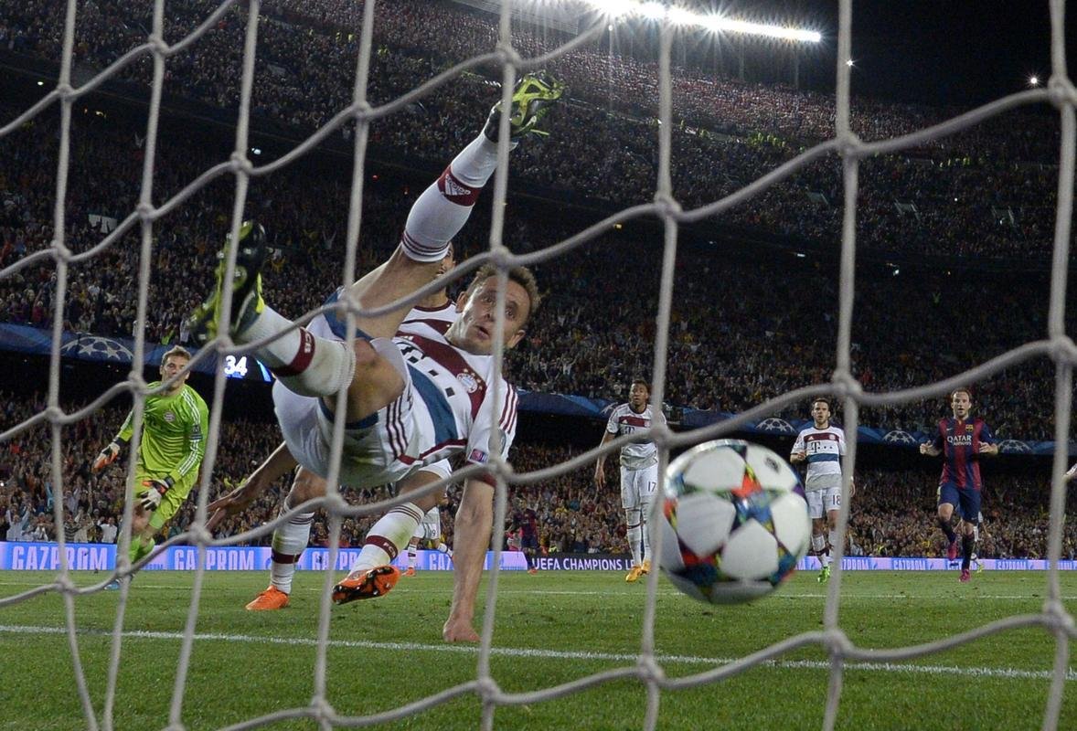 Segundo gol de Messi, marcado de cobertura sobre Neuer e com Rafinha jogado s redes