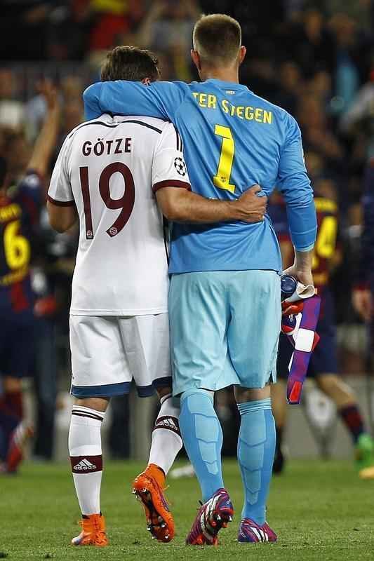 Reaes de atletas do Bayern aps a derrota por 3 a 0 para o Barcelona