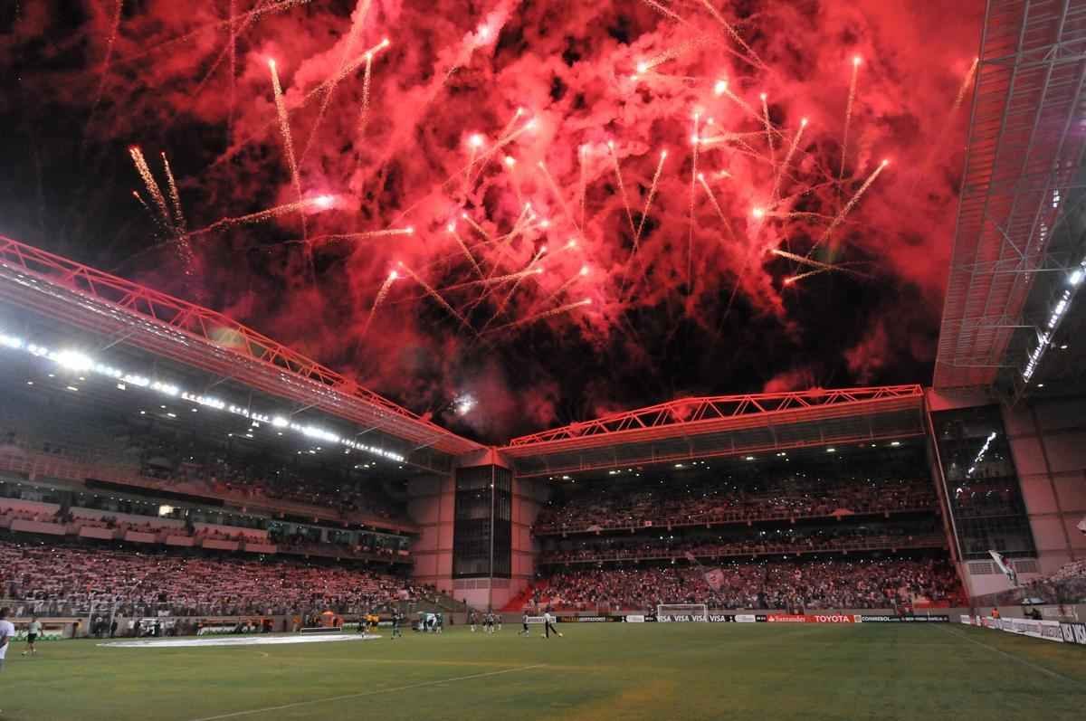 Fotos da torcida do Atltico no jogo contra o Internacional