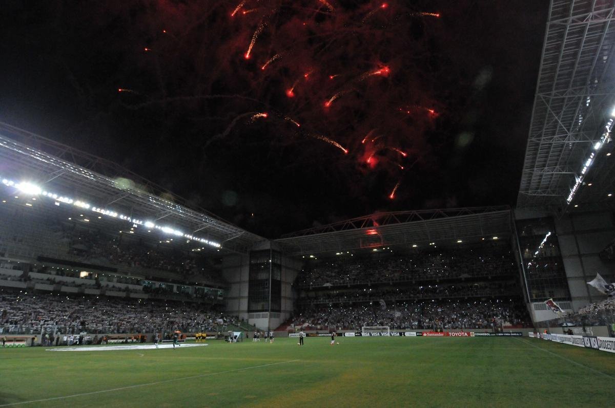 Fotos da torcida do Atltico no jogo contra o Internacional