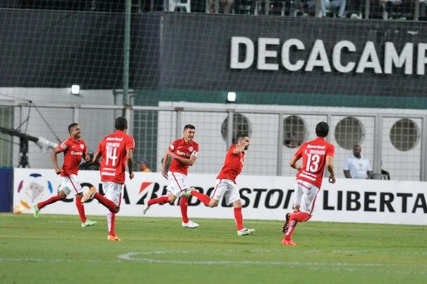 Imagens do jogo entre Atltico e Internacional, no Independncia, pela Copa Libertadores