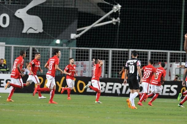 Imagens do jogo entre Atltico e Internacional, no Independncia, pela Copa Libertadores