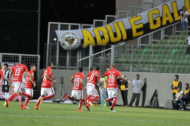 Imagens do jogo entre Atltico e Internacional, no Independncia, pela Copa Libertadores