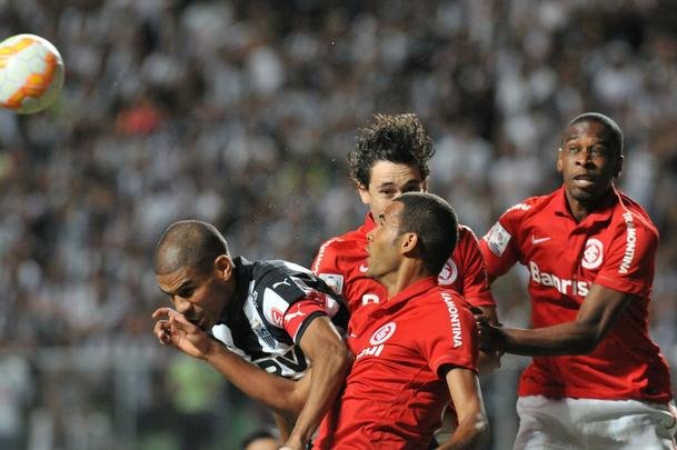 Imagens do jogo entre Atltico e Internacional, no Independncia, pela Copa Libertadores