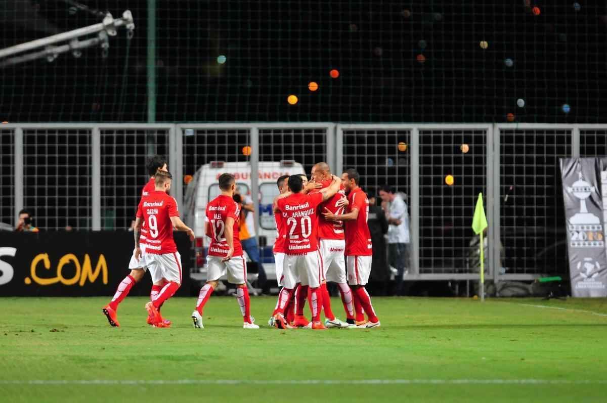 Imagens do jogo entre Atltico e Internacional, no Independncia, pela Copa Libertadores