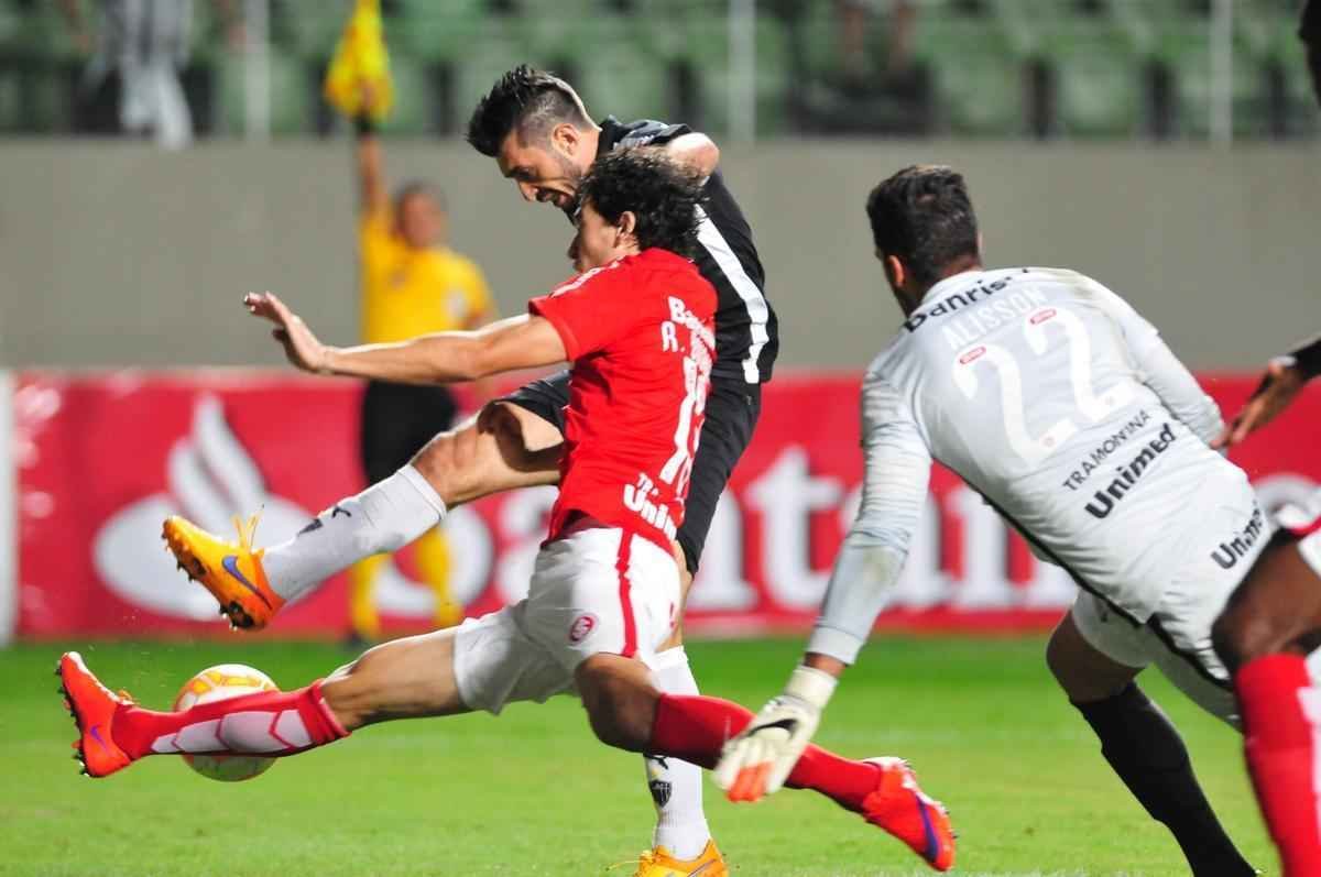 Imagens do jogo entre Atltico e Internacional, no Independncia, pela Copa Libertadores